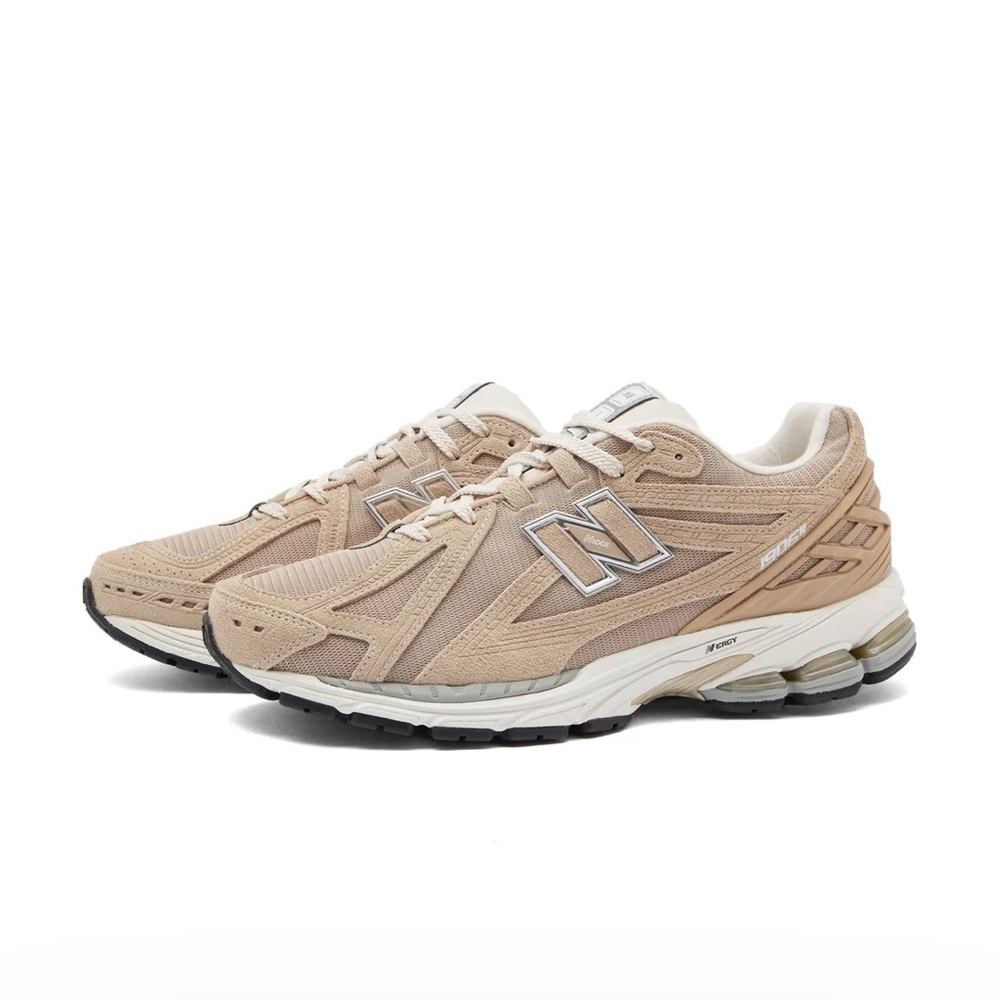 New Balance 1906 Men’s size 4. Women’s 5.5/6